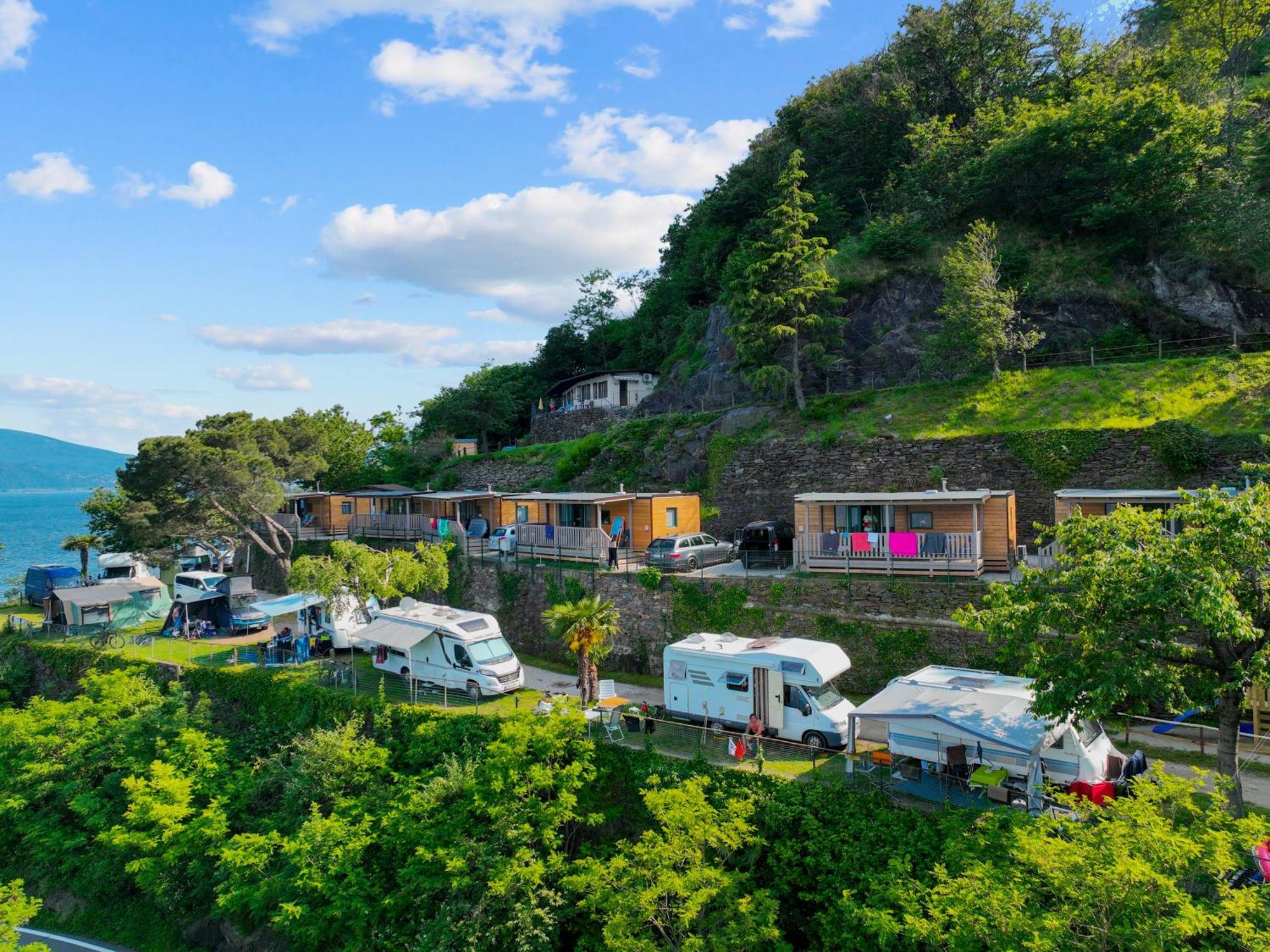 Genießen Sie den Blick auf den Lago Maggiore: Premium Cannobio Mobilehome für Ihren Aufenthalt