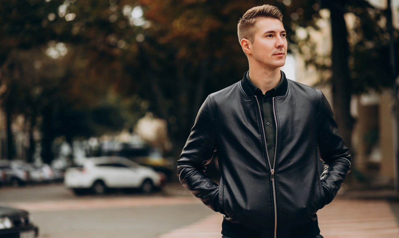 Herren Lederjacke als Allrounder: Vom urbanen Streetwear-Stil bis zur gehobenen Mode